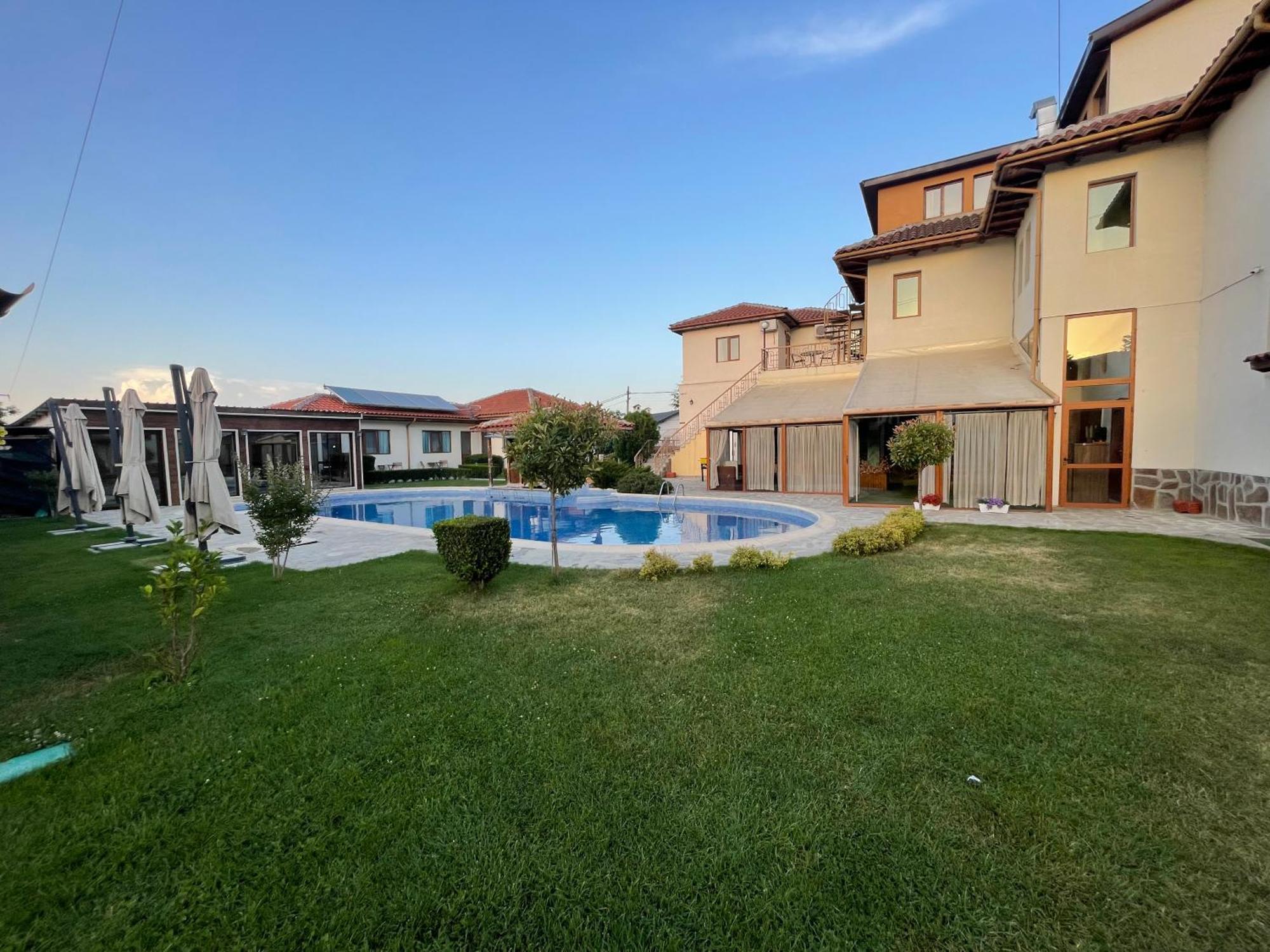 Вила Флора Паталеница Exterior photo