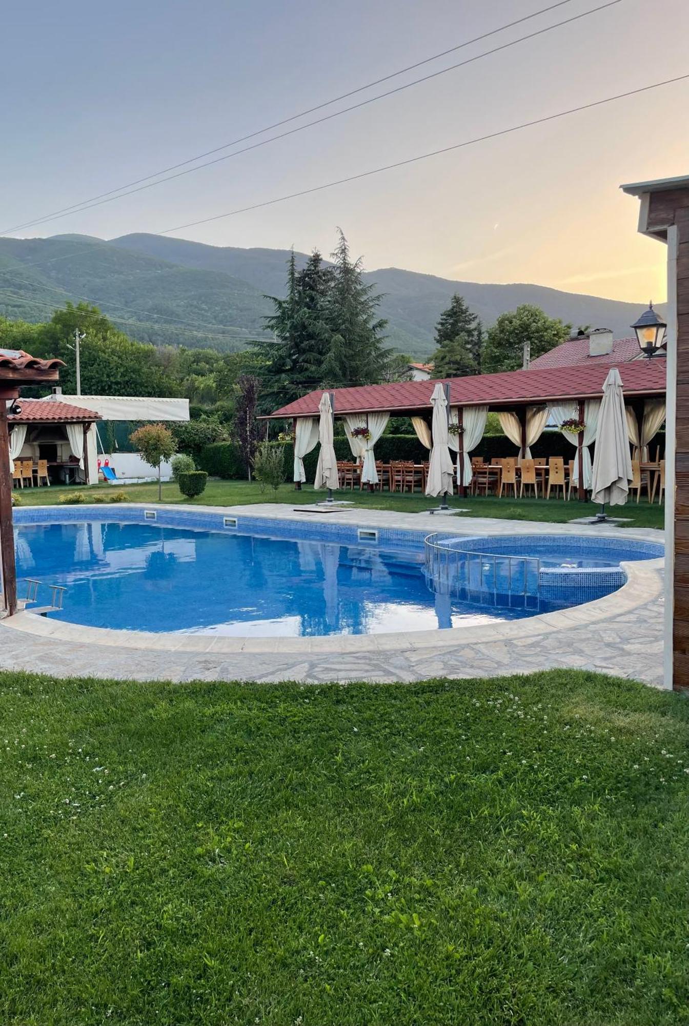 Вила Флора Паталеница Exterior photo